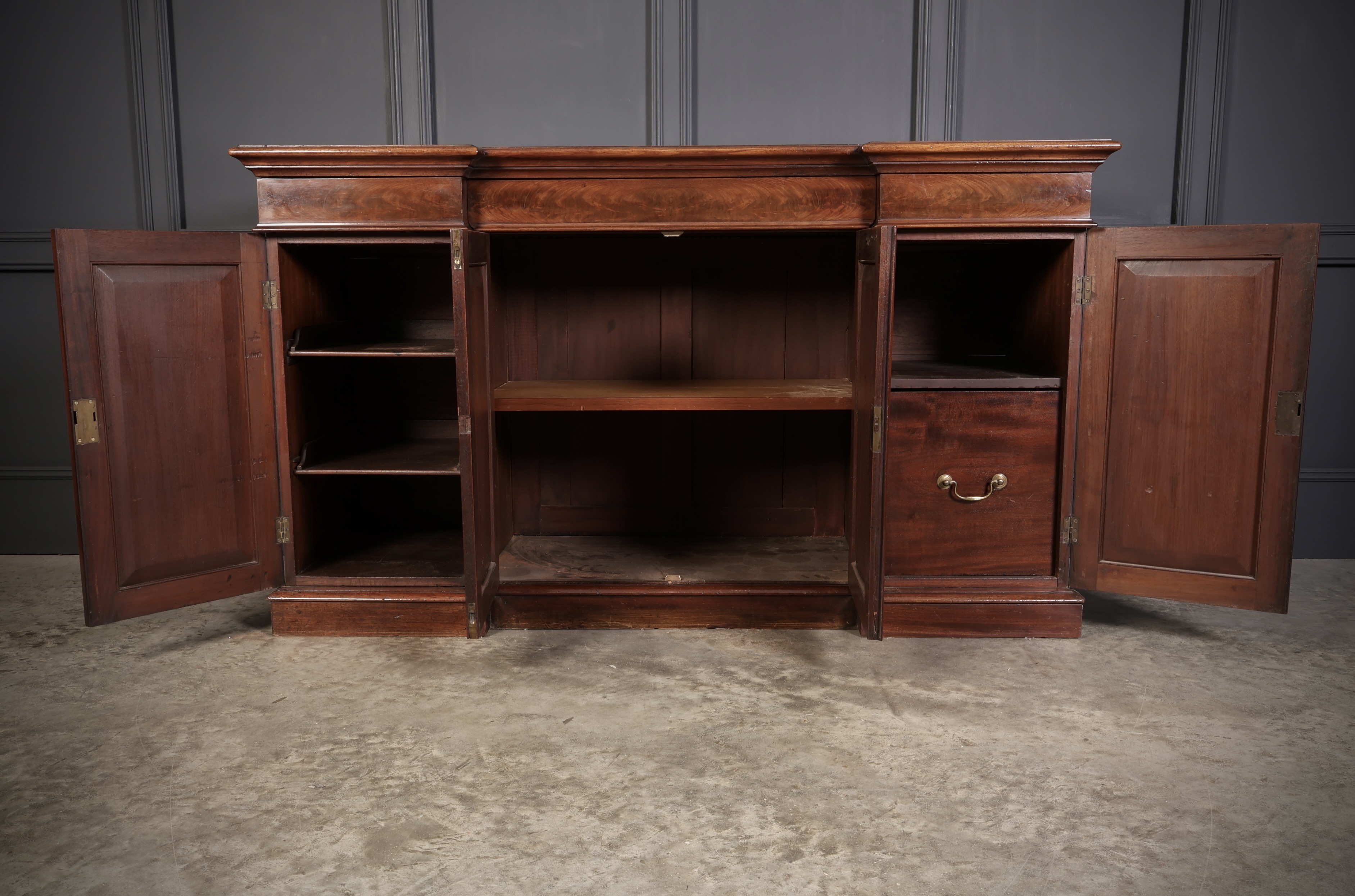 Victorian Mahogany 4 Door Sideboard - Image 5